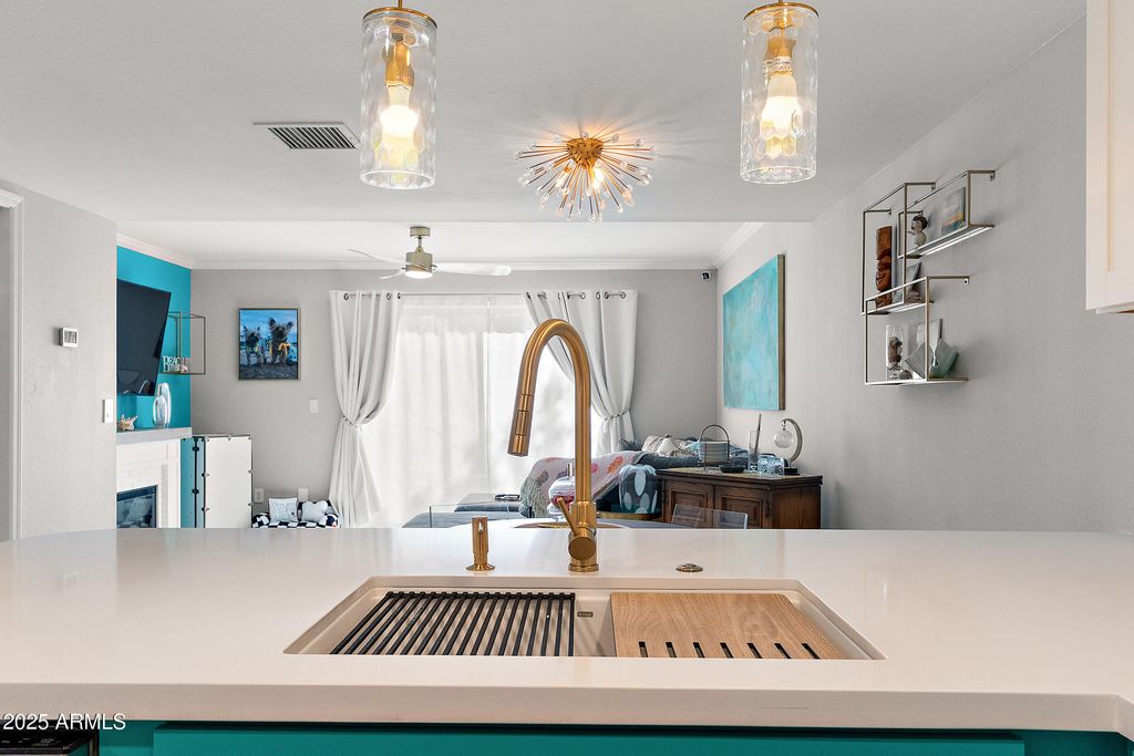 Image 5 of property listing at 122 S HARDY Drive 8, Tempe, AZ 85281