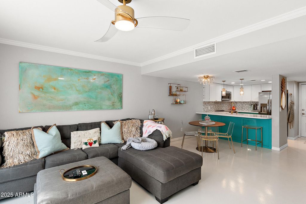 Image 9 of property listing at 122 S HARDY Drive 8, Tempe, AZ 85281