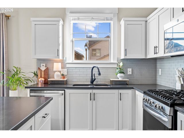 16804 Sw LEMONGRASS Ln, Beaverton, OR 97007