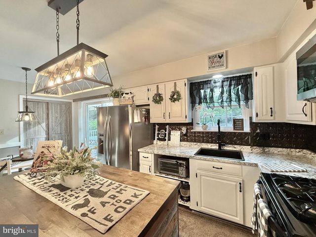 99 ASBURY RD, Egg Harbor Township, NJ 08234