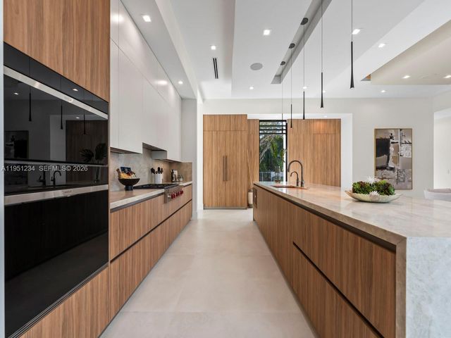 13901 Old Cutler Rd, Palmetto Bay, FL 33158