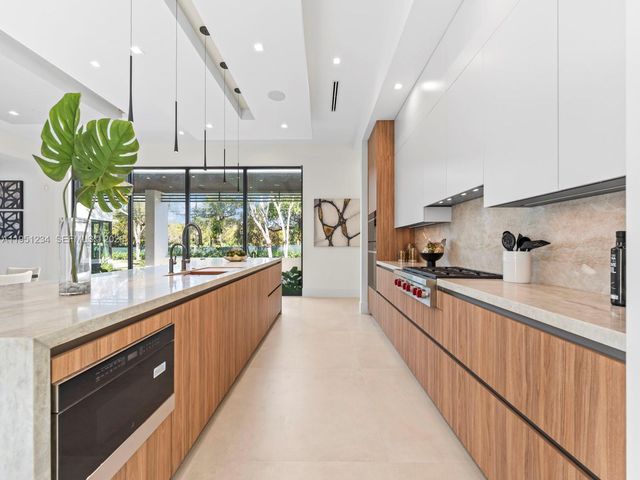 13901 Old Cutler Rd, Palmetto Bay, FL 33158