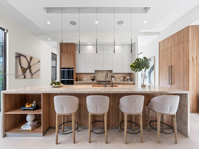 13901 Old Cutler Rd, Palmetto Bay, FL 33158