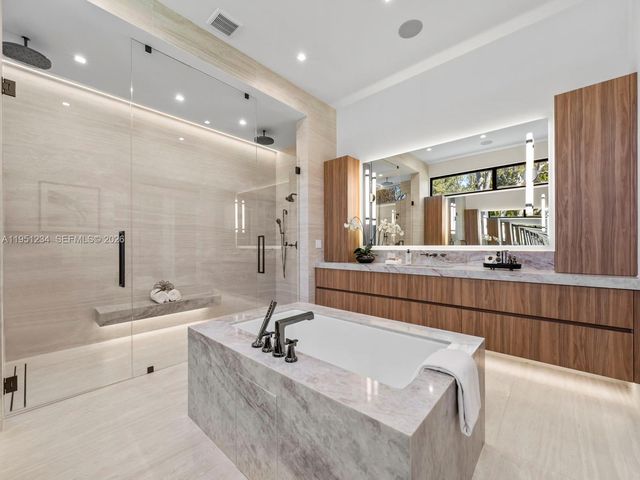 13901 Old Cutler Rd, Palmetto Bay, FL 33158