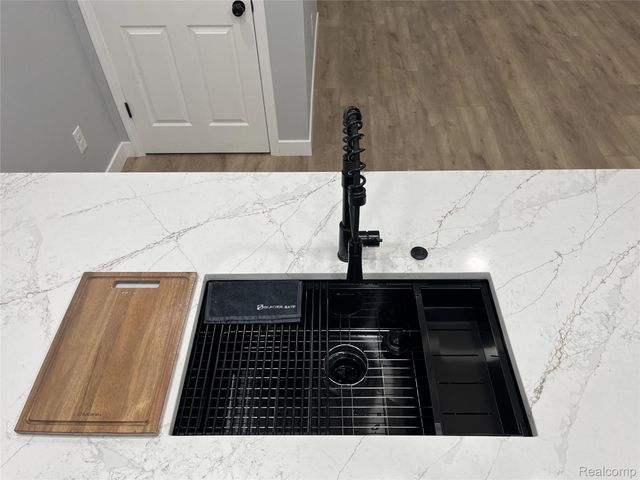 3175 OAKRIDGE Drive, Highland Charter Township, MI 48356