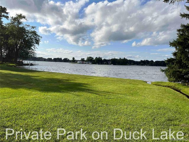 3175 OAKRIDGE Drive, Highland Charter Township, MI 48356