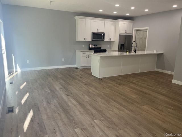 3175 OAKRIDGE Drive, Highland Charter Township, MI 48356