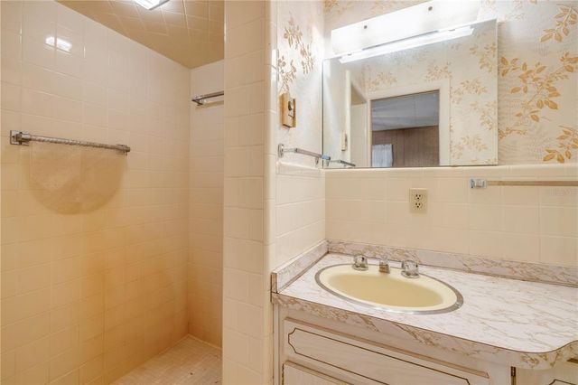 221 DELESPINE DRIVE, Debary, FL 32713