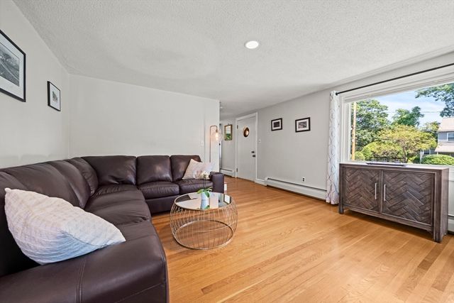 1 Brook Rd, Woburn, MA 01801