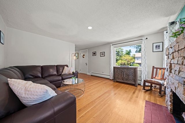 1 Brook Rd, Woburn, MA 01801
