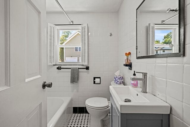 1 Brook Rd, Woburn, MA 01801