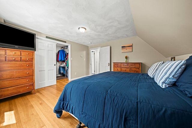 1 Brook Rd, Woburn, MA 01801