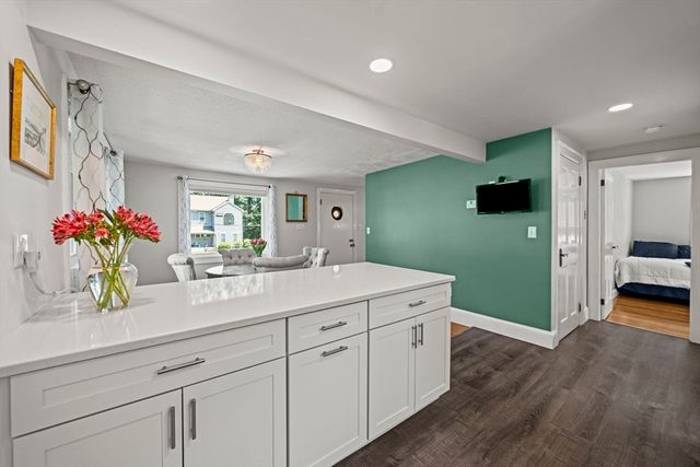 1 Brook Rd, Woburn, MA 01801