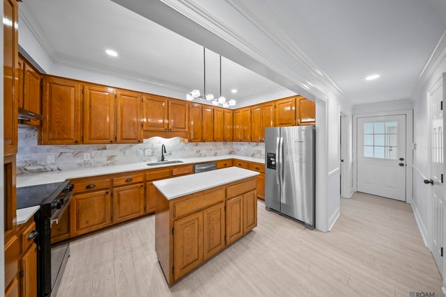 1731 Manor Oak Dr, Baton Rouge, LA 70810