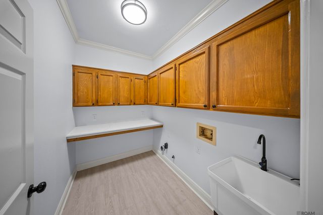 1731 Manor Oak Dr, Baton Rouge, LA 70810