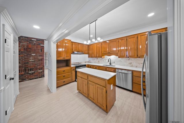 1731 Manor Oak Dr, Baton Rouge, LA 70810