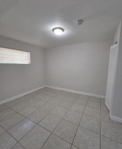 2127 NW 7th Street, Fort Lauderdale, FL 33311