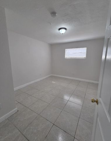 2127 NW 7th Street, Fort Lauderdale, FL 33311