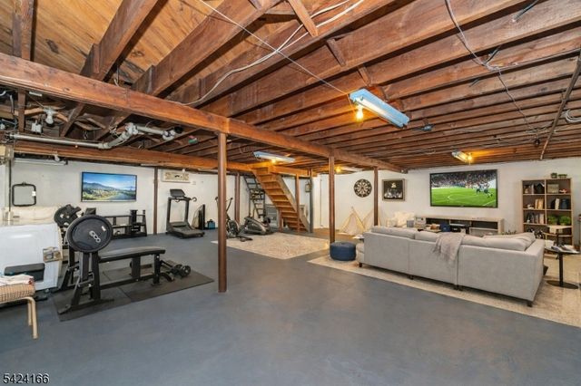 488 Grove St, Clifton City, NJ 07013