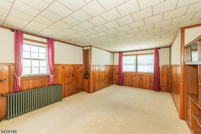 488 Grove St, Clifton City, NJ 07013