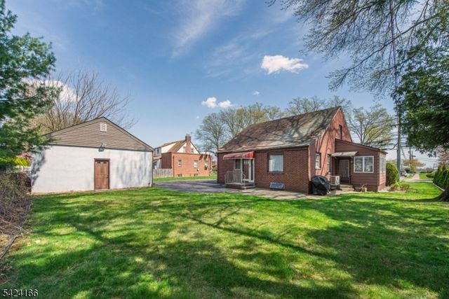 488 Grove St, Clifton City, NJ 07013