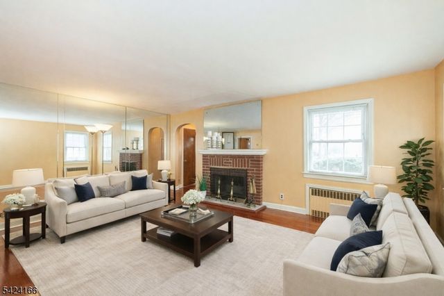 488 Grove St, Clifton City, NJ 07013