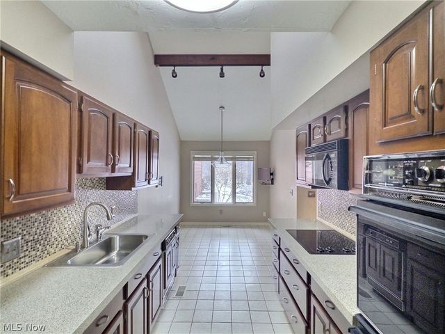 25818 Fairmount Boulevard, Beachwood, OH 44122