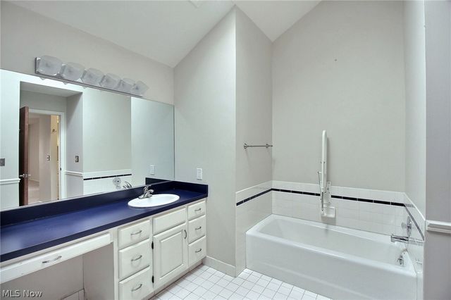 25818 Fairmount Boulevard, Beachwood, OH 44122