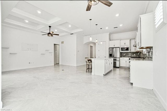 9395 Greyhawk TRL, Naples, FL 34120