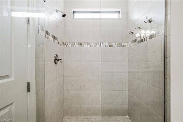 9395 Greyhawk TRL, Naples, FL 34120