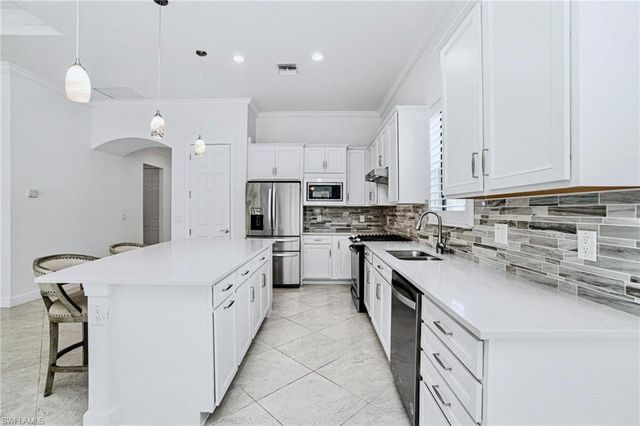 9395 Greyhawk TRL, Naples, FL 34120