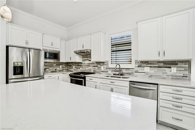 9395 Greyhawk TRL, Naples, FL 34120