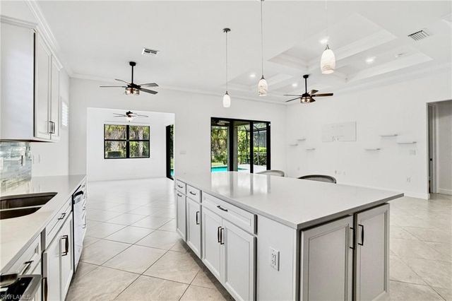 9395 Greyhawk TRL, Naples, FL 34120