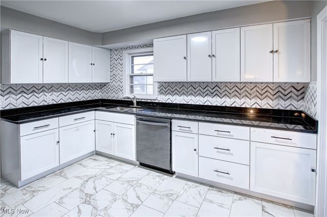 19819 Drake Road, Strongsville, OH 44149