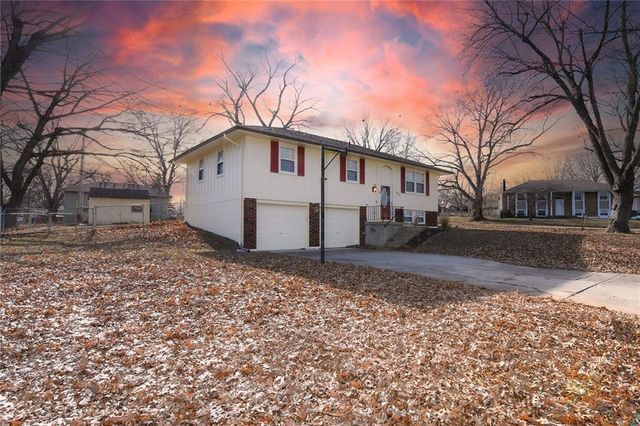16501 E 28th Place, Independence, MO 64055