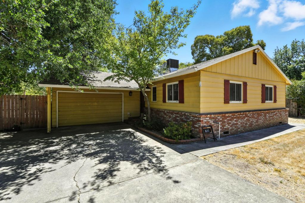 5210 Nugget Rd, Fair Oaks, CA 95628