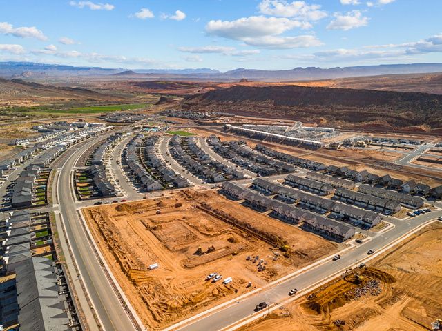 1737 S DEVILS GARDEN LN, Washington, UT 84780