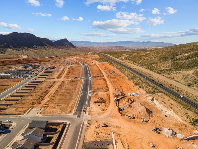 1737 S DEVILS GARDEN LN, Washington, UT 84780