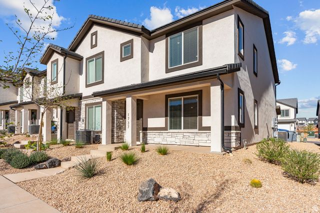 1737 S DEVILS GARDEN LN, Washington, UT 84780