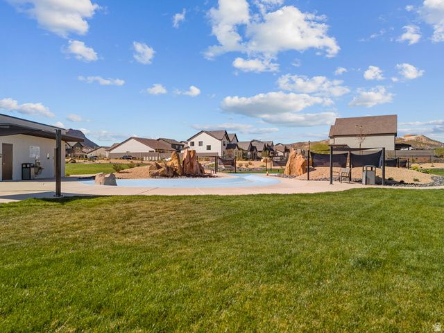 1737 S DEVILS GARDEN LN, Washington, UT 84780