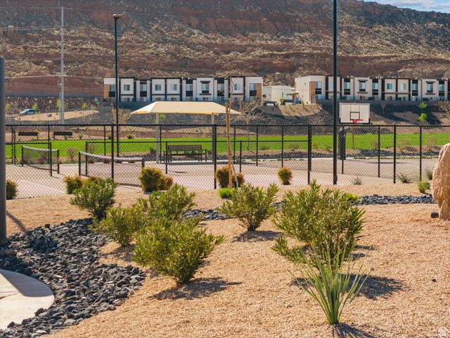 1737 S DEVILS GARDEN LN, Washington, UT 84780