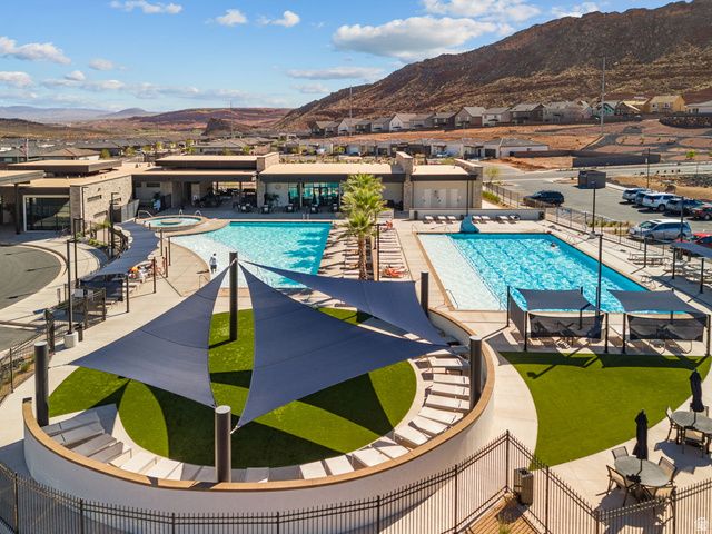 1737 S DEVILS GARDEN LN, Washington, UT 84780