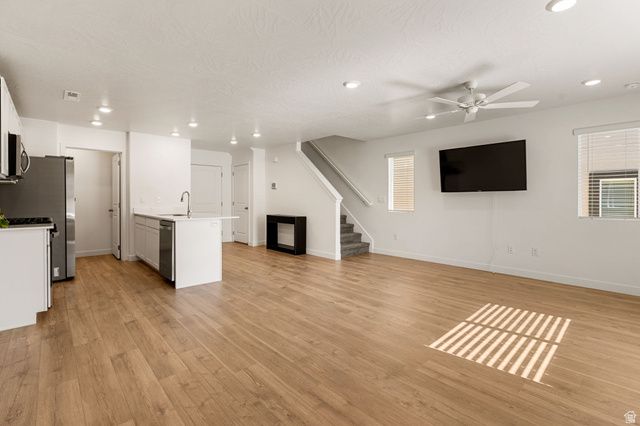 1737 S DEVILS GARDEN LN, Washington, UT 84780