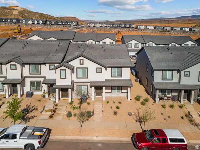 1737 S DEVILS GARDEN LN, Washington, UT 84780