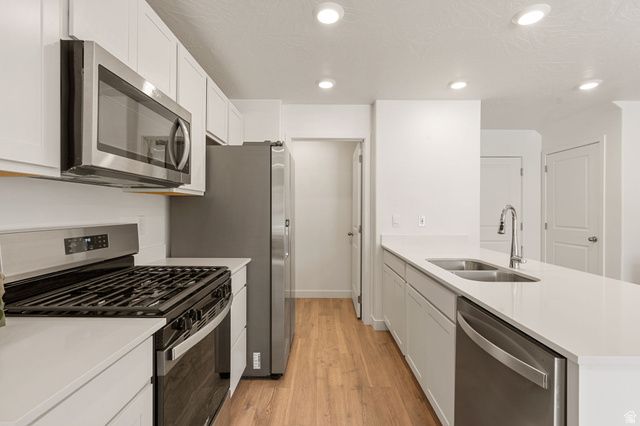 1737 S DEVILS GARDEN LN, Washington, UT 84780