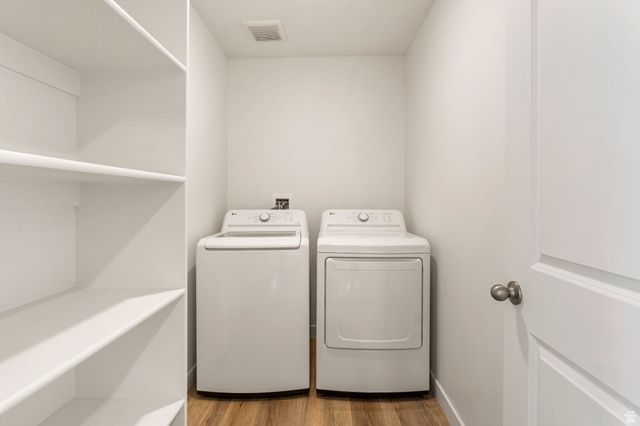 1737 S DEVILS GARDEN LN, Washington, UT 84780