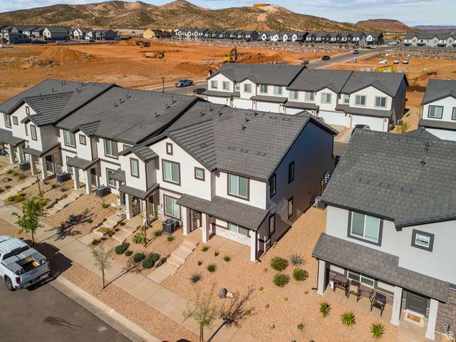 1737 S DEVILS GARDEN LN, Washington, UT 84780