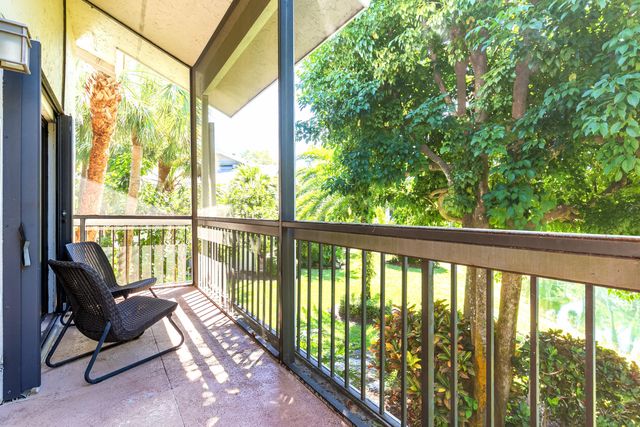 11863 Wimbledon Circle 526, Wellington, FL 33414