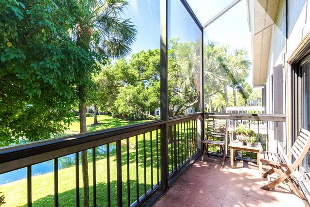 11863 Wimbledon Circle 526, Wellington, FL 33414