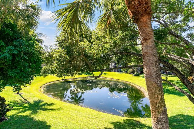 11863 Wimbledon Circle 526, Wellington, FL 33414